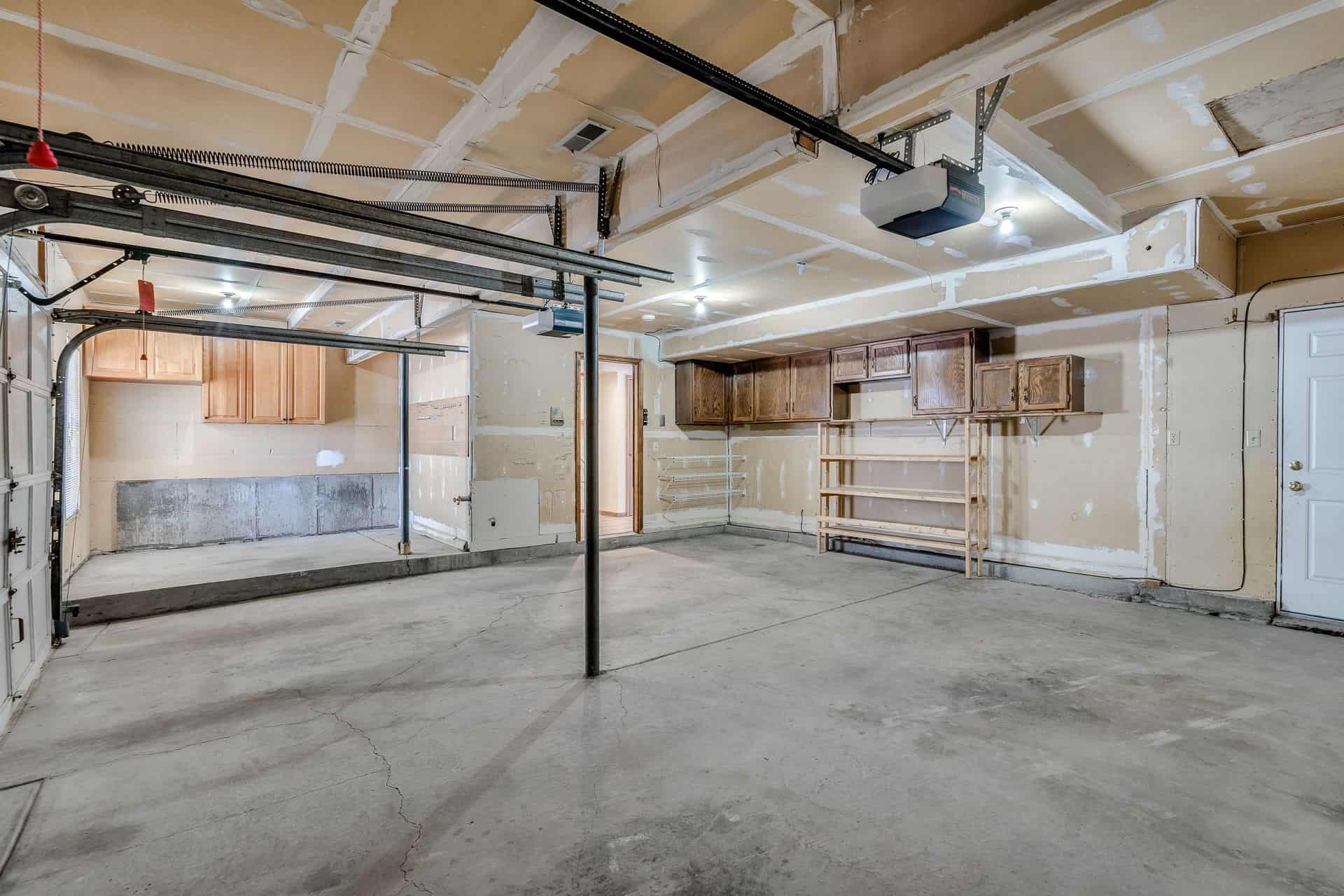 Oversized 2-Car Garage