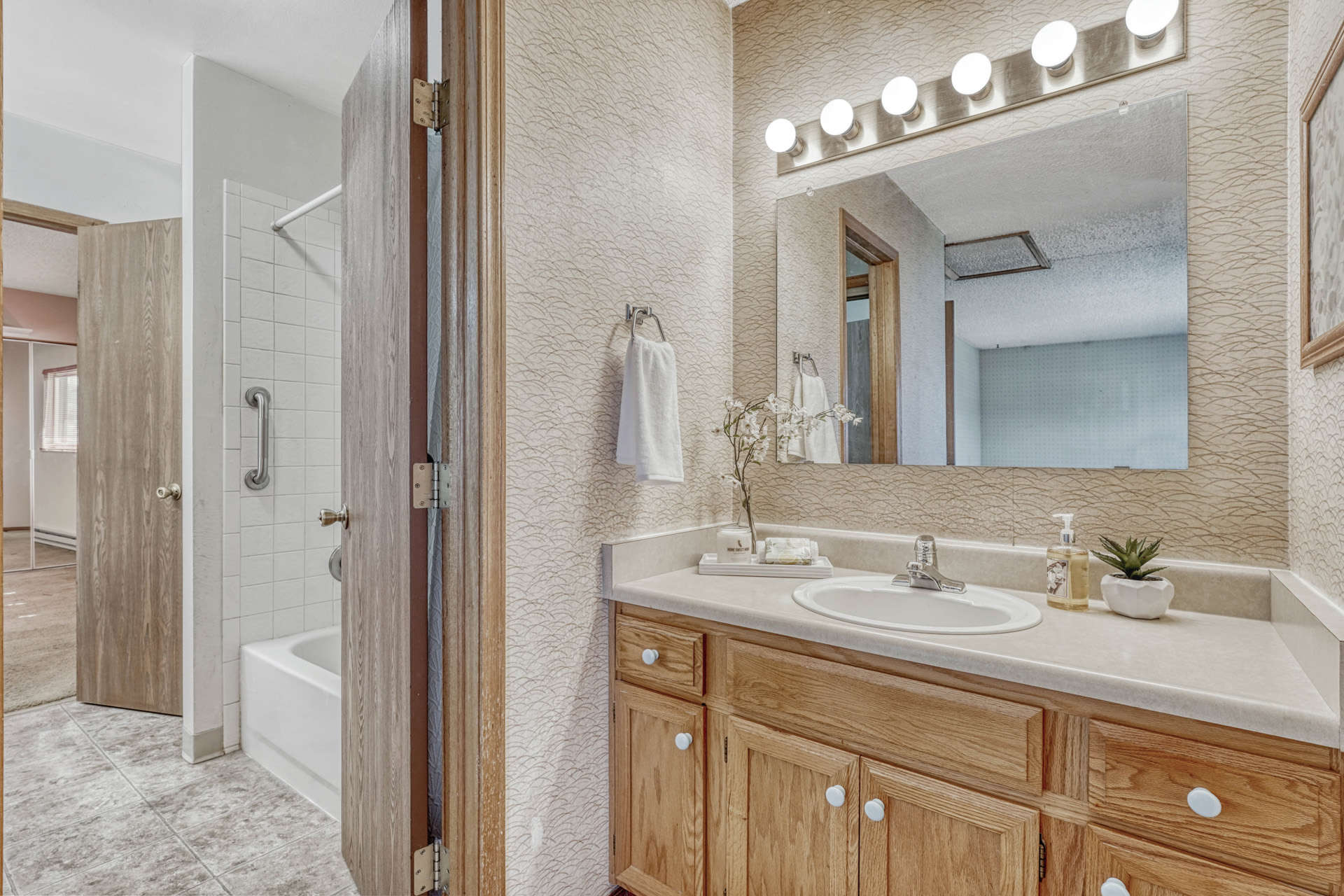Primary Upper Level Vanity