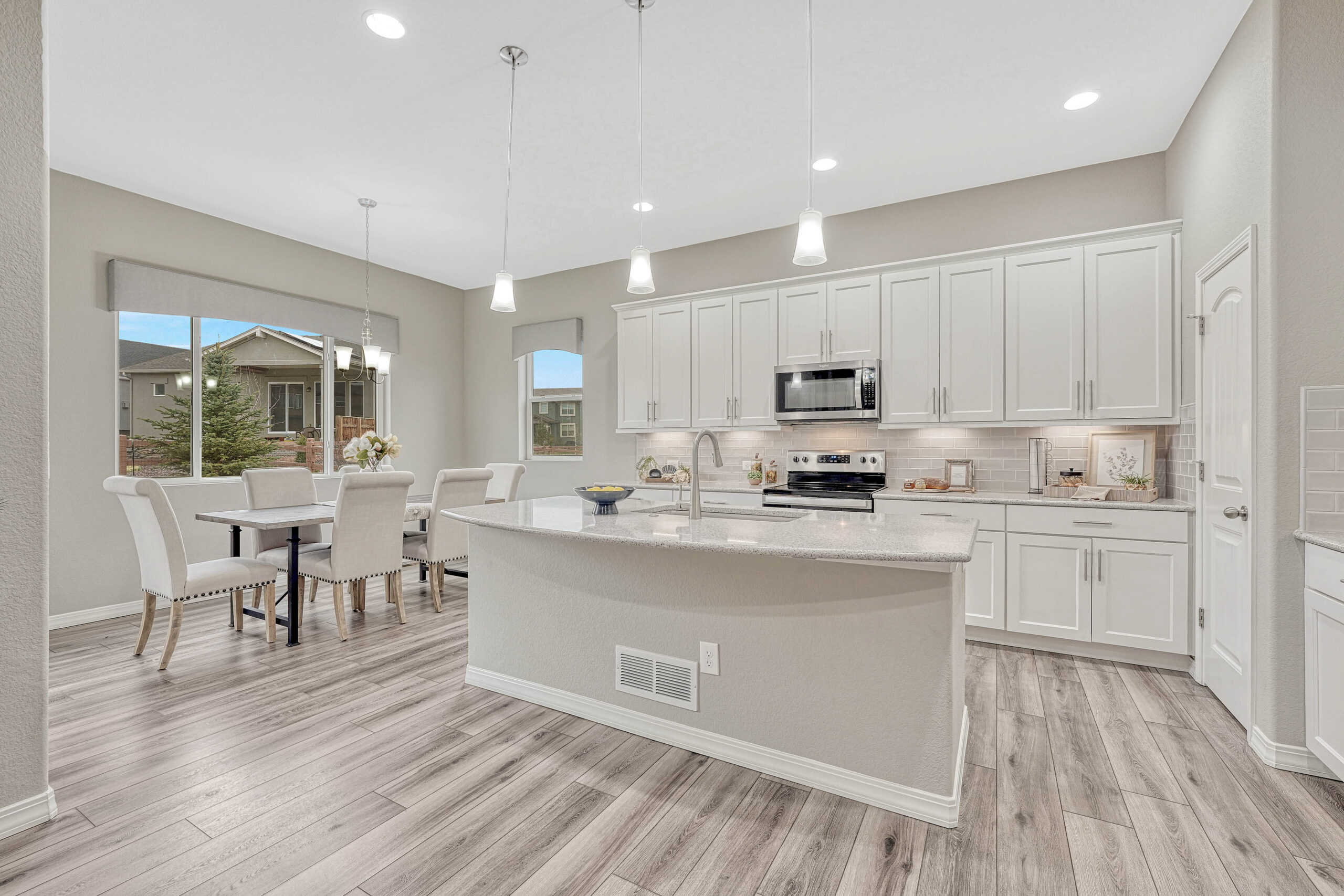 Gourmet Kitchen and Dining Nook